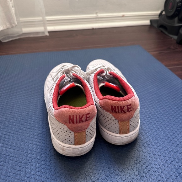 NIKE TENNIS CLASSIC ULTRA QS - 11 US Mens - Picture 3 of 3